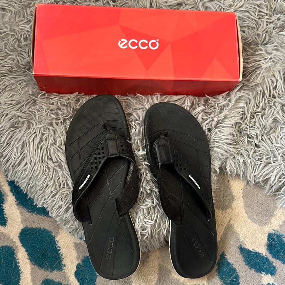 Lightly worn Ecco Intrinsic Toffel Black Flip Flop Womens size EU 41 /US10-10.5